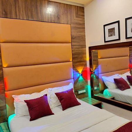 Hotel Blue Wellington - Near Mumbai Airport Eksteriør bilde