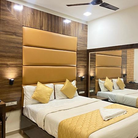 Hotel Blue Wellington - Near Mumbai Airport Eksteriør bilde