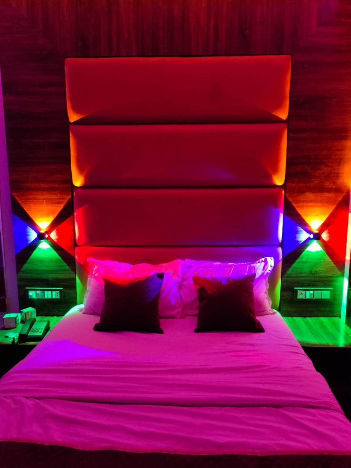 Hotel Blue Wellington - Near Mumbai Airport Eksteriør bilde