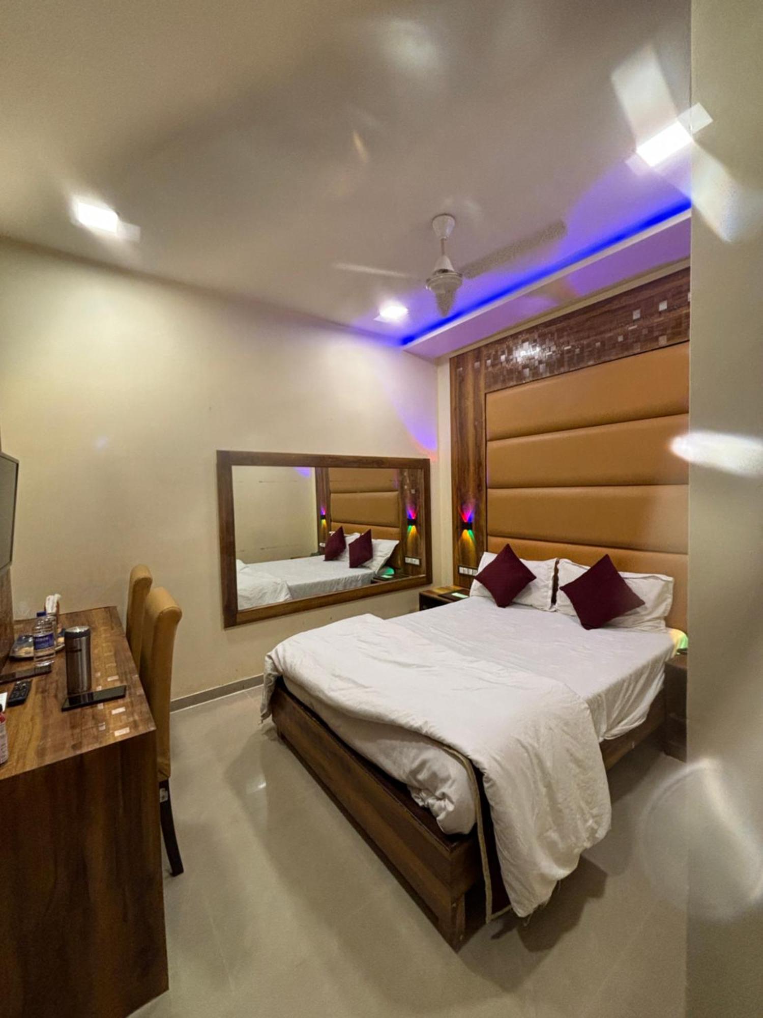 Hotel Blue Wellington - Near Mumbai Airport Eksteriør bilde