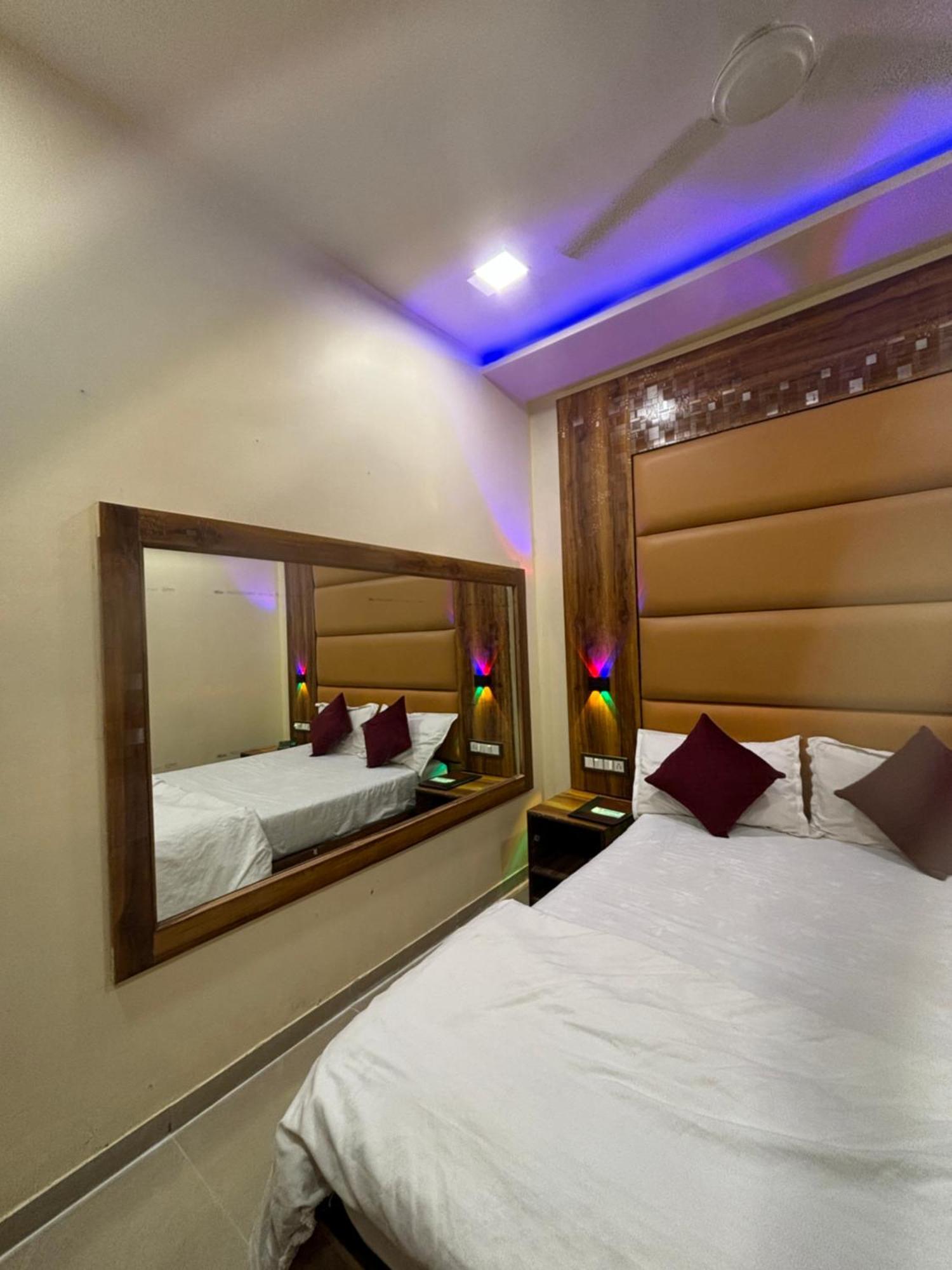 Hotel Blue Wellington - Near Mumbai Airport Eksteriør bilde