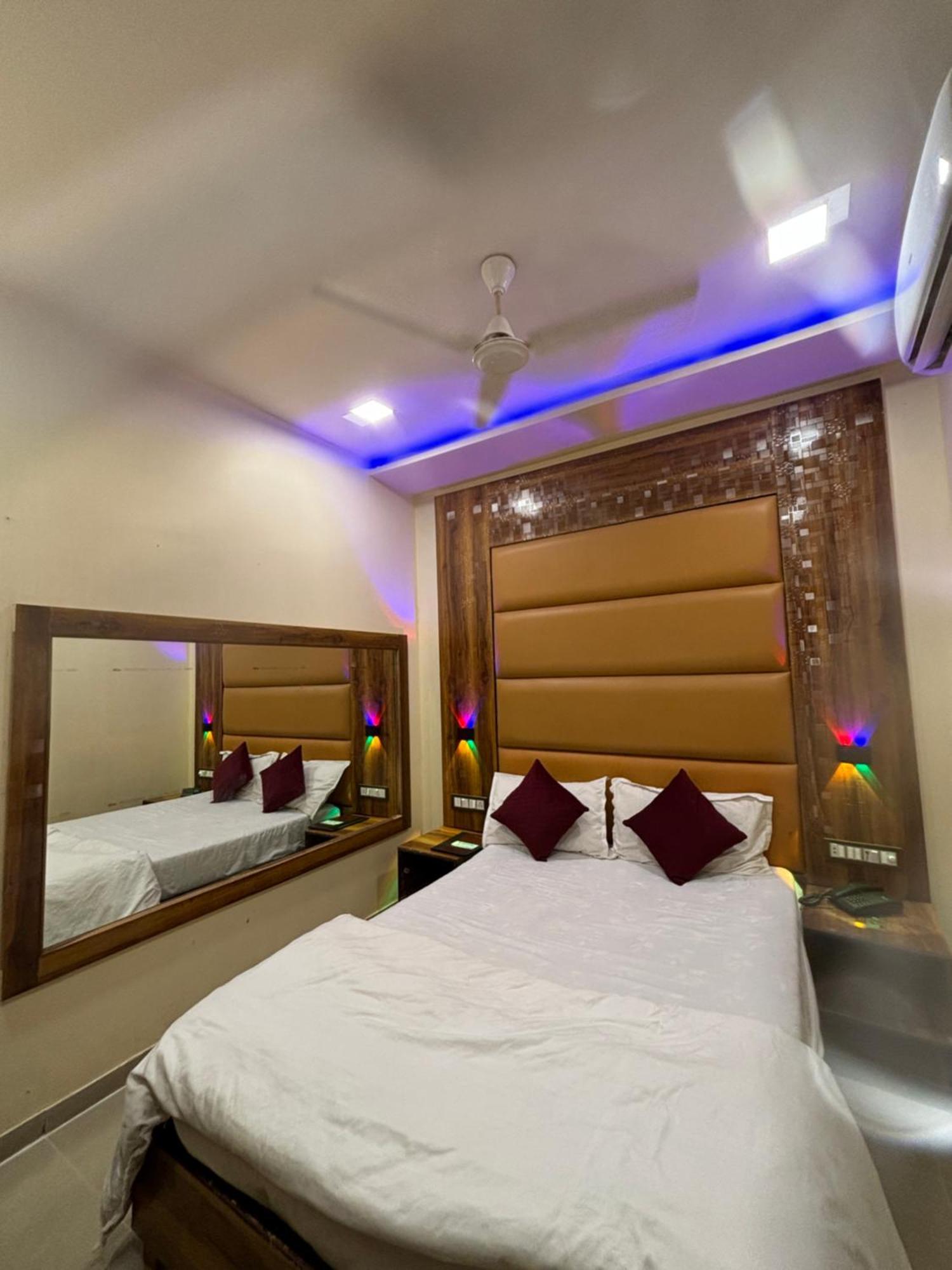 Hotel Blue Wellington - Near Mumbai Airport Eksteriør bilde