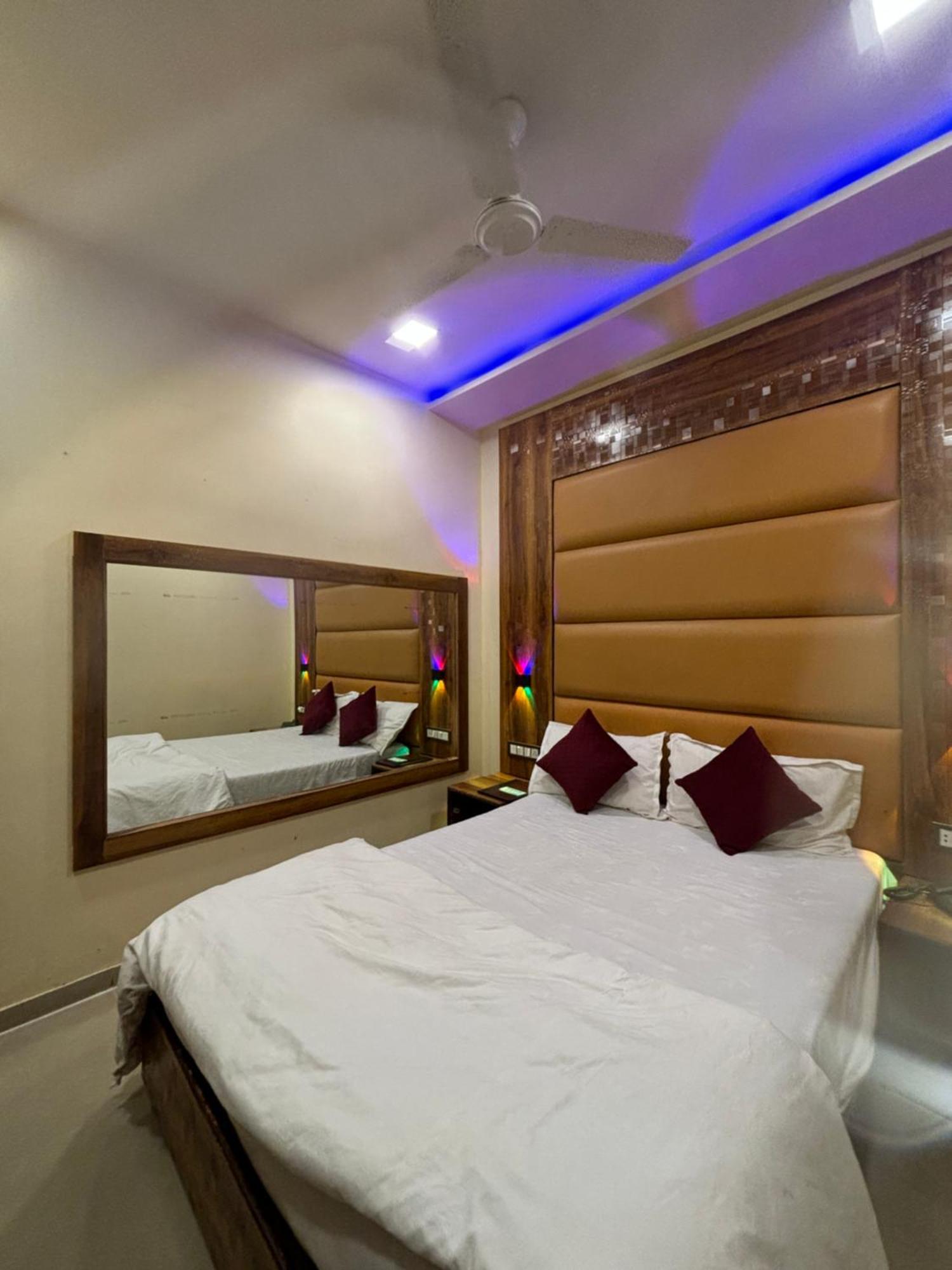 Hotel Blue Wellington - Near Mumbai Airport Eksteriør bilde
