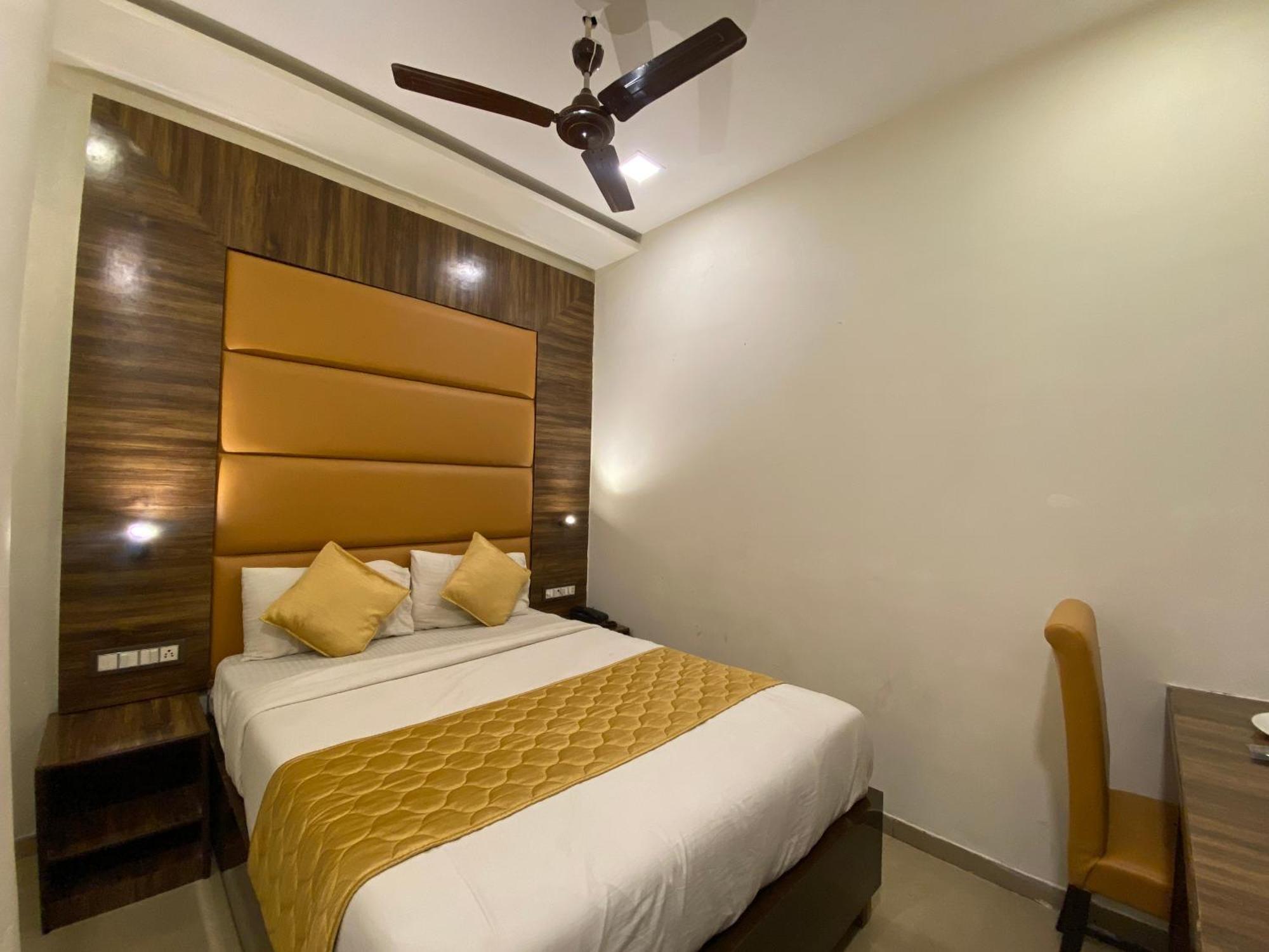 Hotel Blue Wellington - Near Mumbai Airport Eksteriør bilde