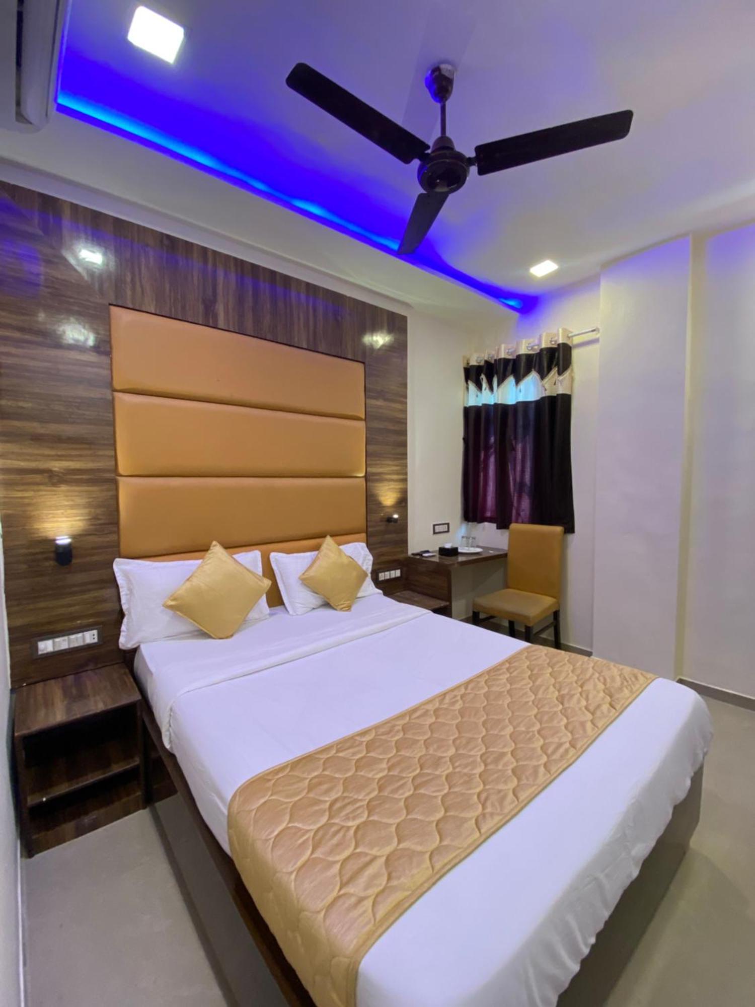 Hotel Blue Wellington - Near Mumbai Airport Eksteriør bilde
