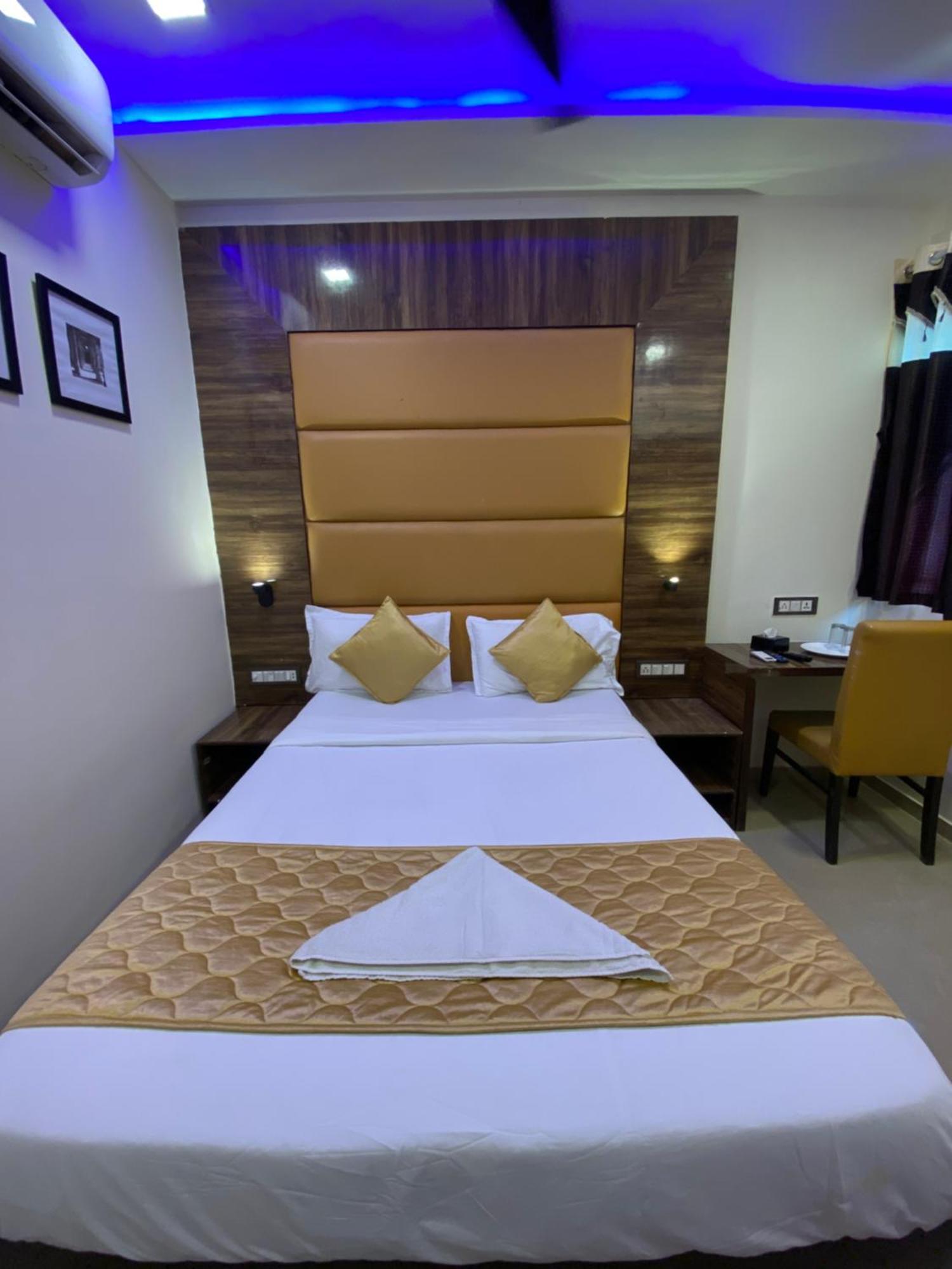 Hotel Blue Wellington - Near Mumbai Airport Eksteriør bilde