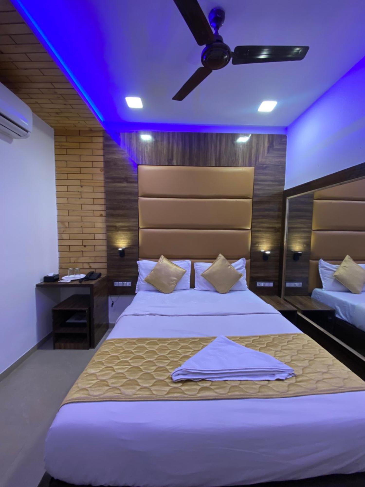 Hotel Blue Wellington - Near Mumbai Airport Eksteriør bilde
