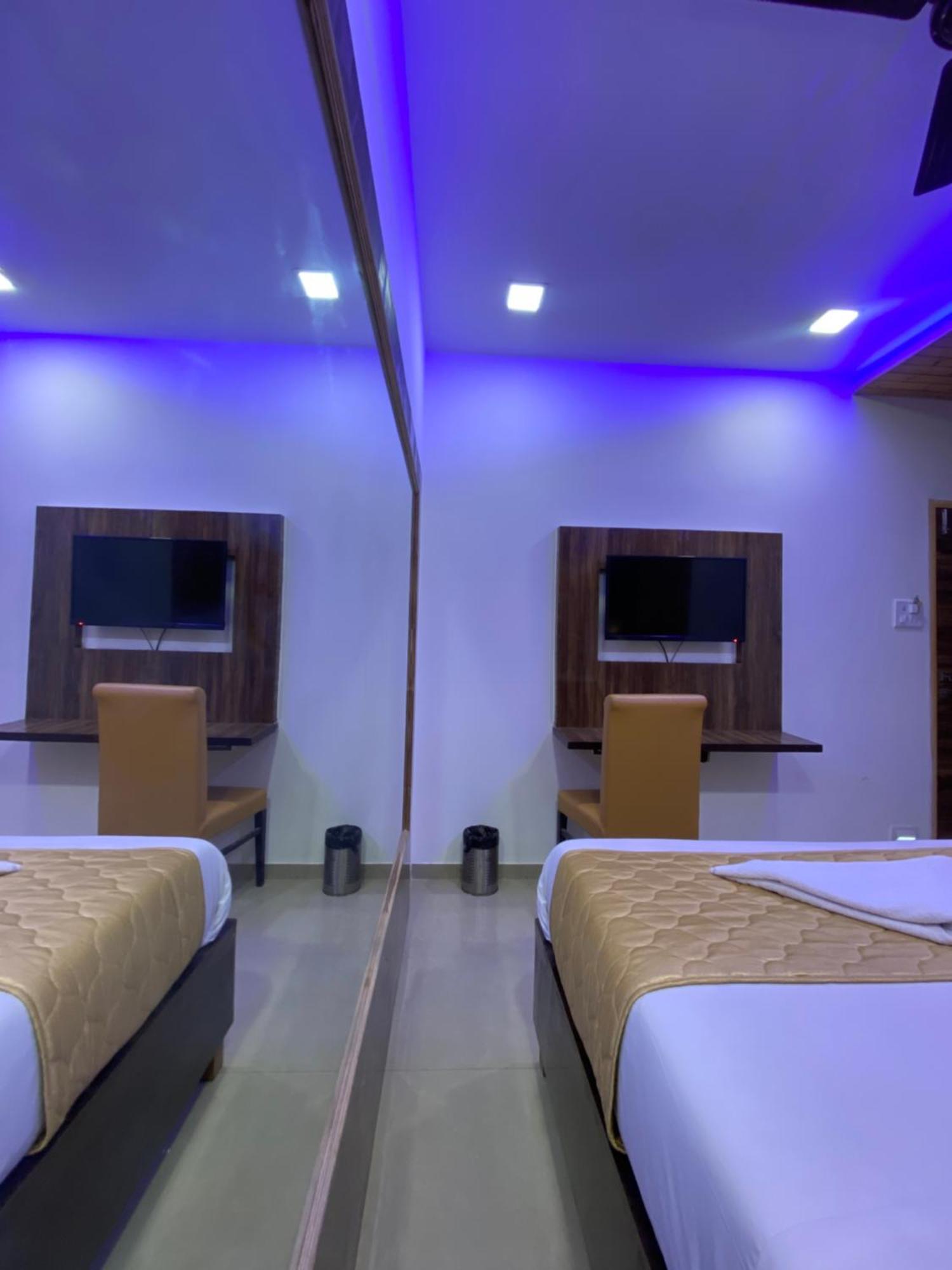 Hotel Blue Wellington - Near Mumbai Airport Eksteriør bilde