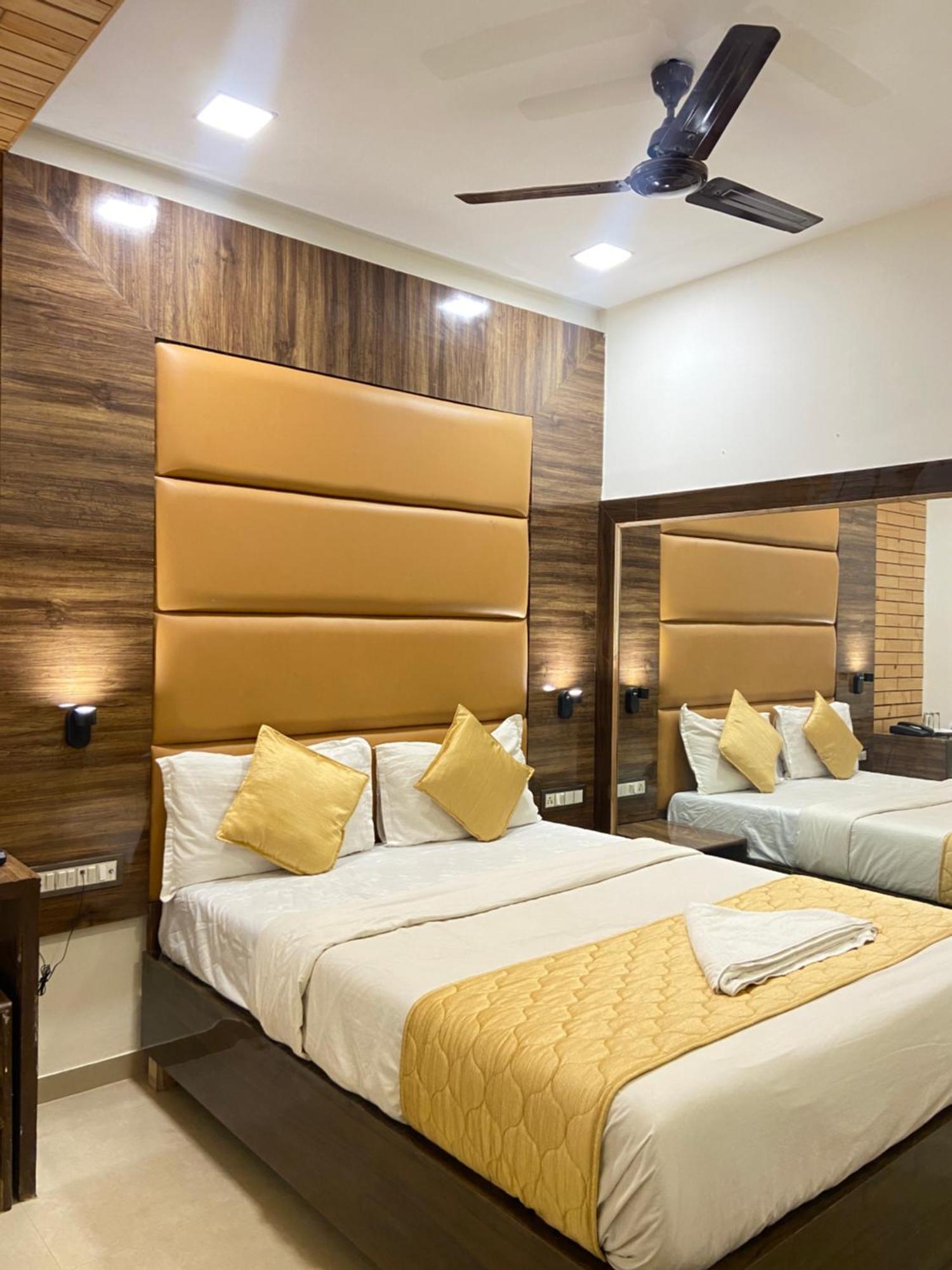 Hotel Blue Wellington - Near Mumbai Airport Eksteriør bilde