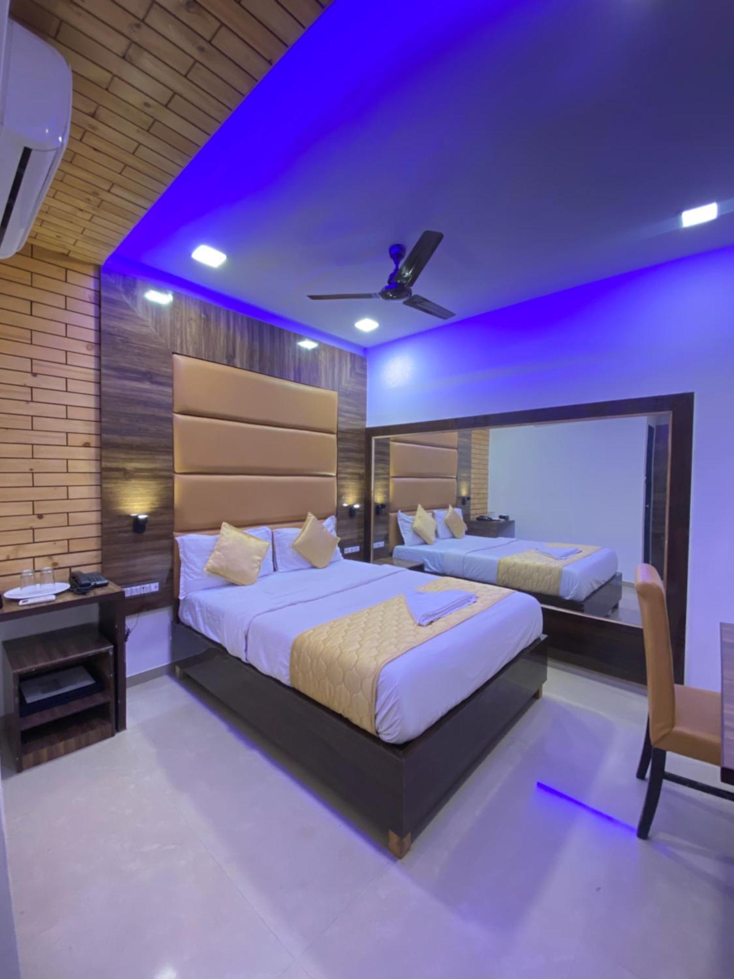 Hotel Blue Wellington - Near Mumbai Airport Eksteriør bilde